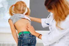 dolor de espalda en nino.1526618766 - Cuando el dolor de espalda en niños es el síntoma de una enfermedad.