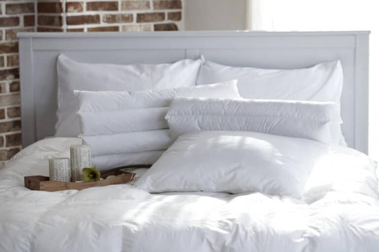 pillow 1890940 1920.1529252270 - ¿Cómo elegir almohada si tengo dolor cervical?