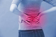 dolor de espalda en mujer con artritis